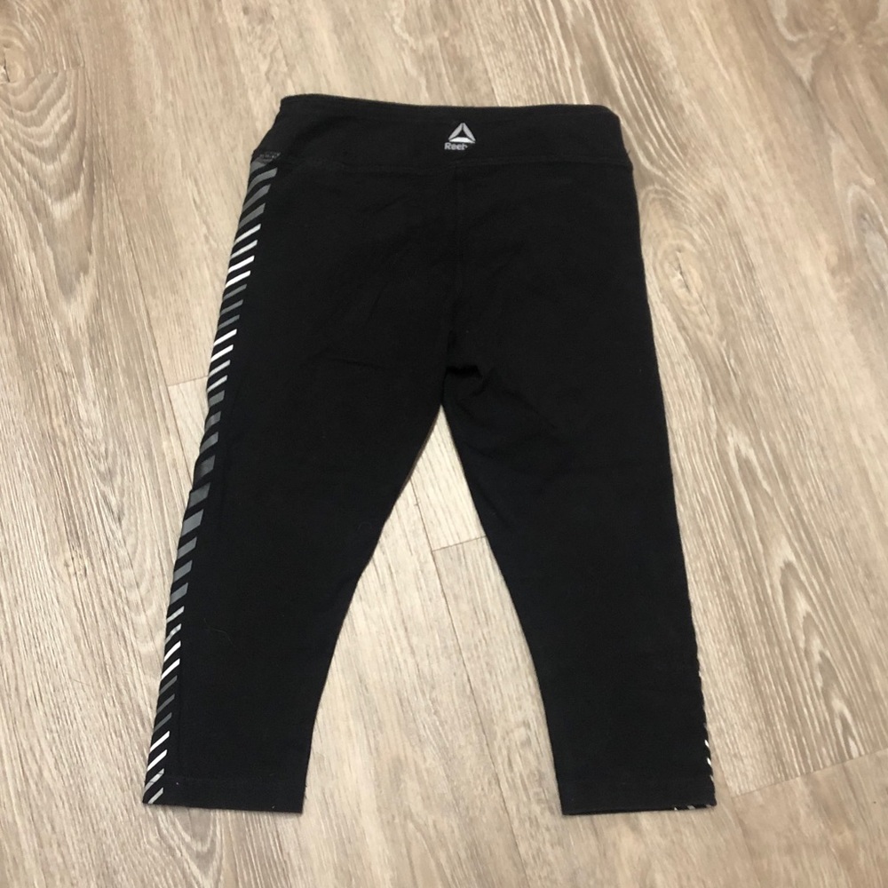 Girls Reebok Capris - Picture 2 of 3